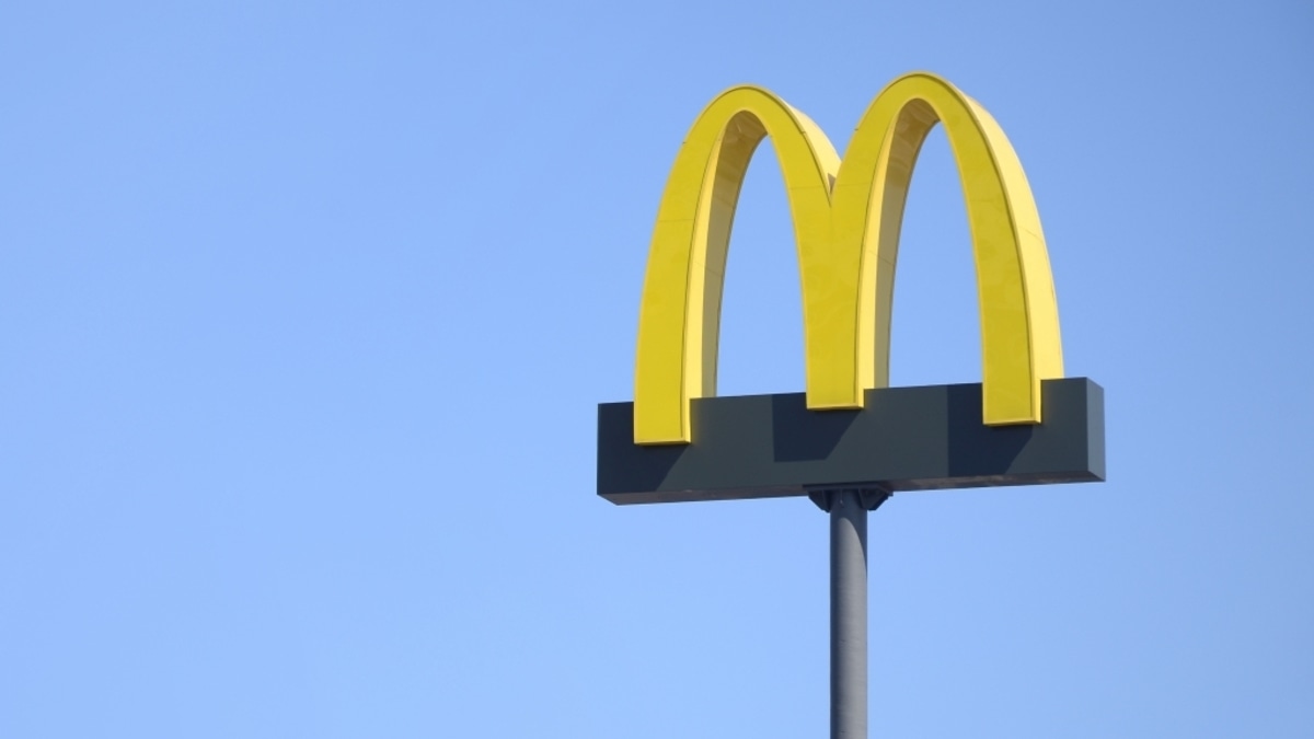 «Макдоналдс» открылся под новым названием «Макдоналдс» открылся под новым названием