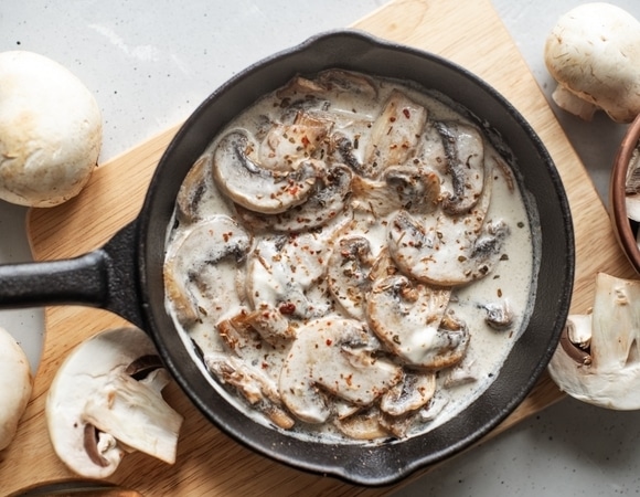 Диетолог: сметана — не диетический продукт