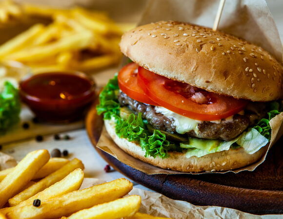 Что может сделать один бургер с вашим организмом: ответила врач