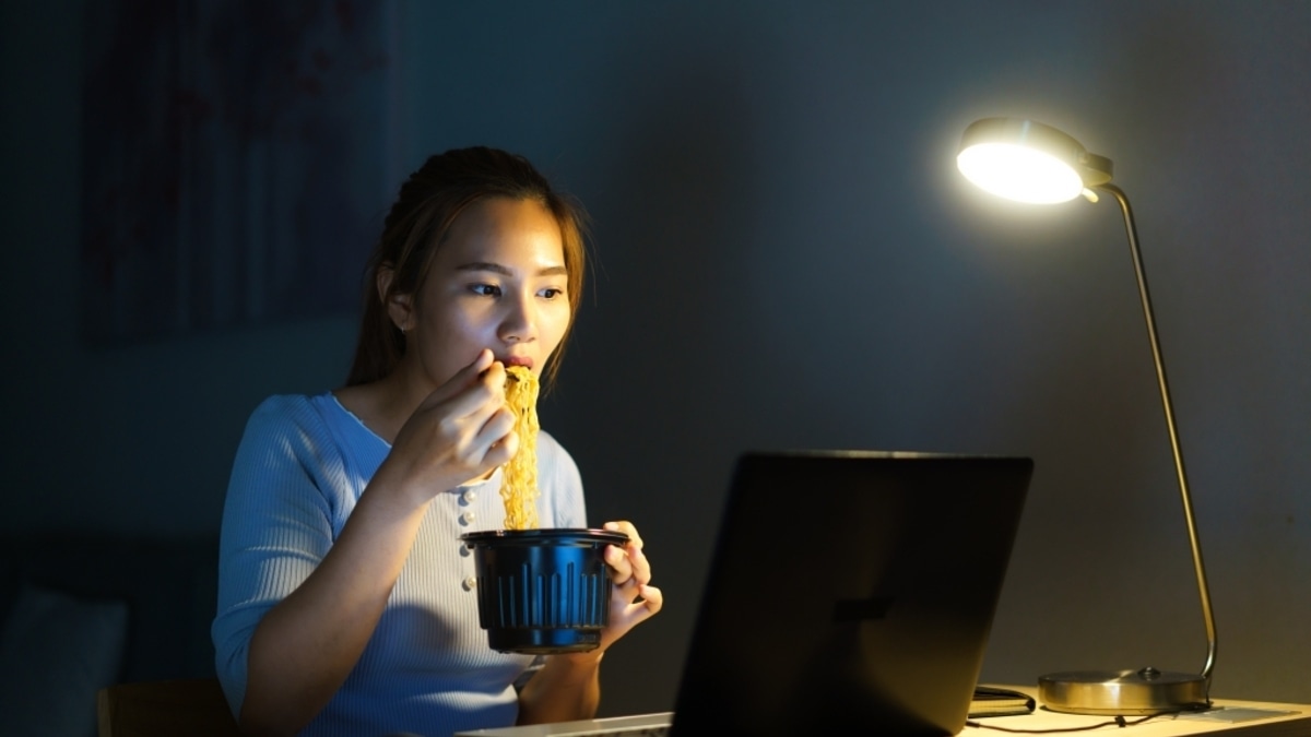Диетолог: как поздний прием пищи влияет на здоровье