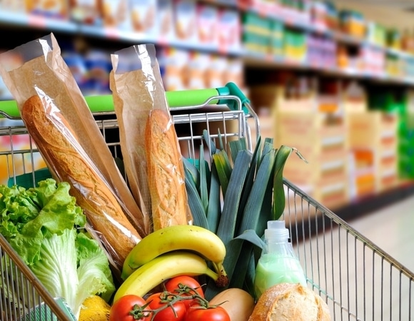 Наценки на товары первой необходимости в России снизились втрое