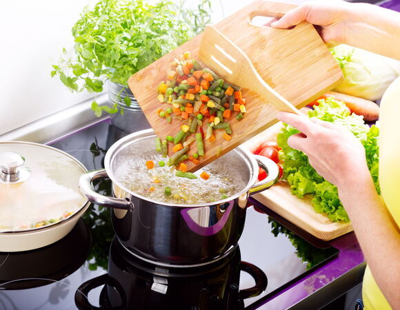 Нутрициолог перечислила овощи, которые не стоит есть сырыми Нутрициолог перечислила овощи, которые не стоит есть сырыми