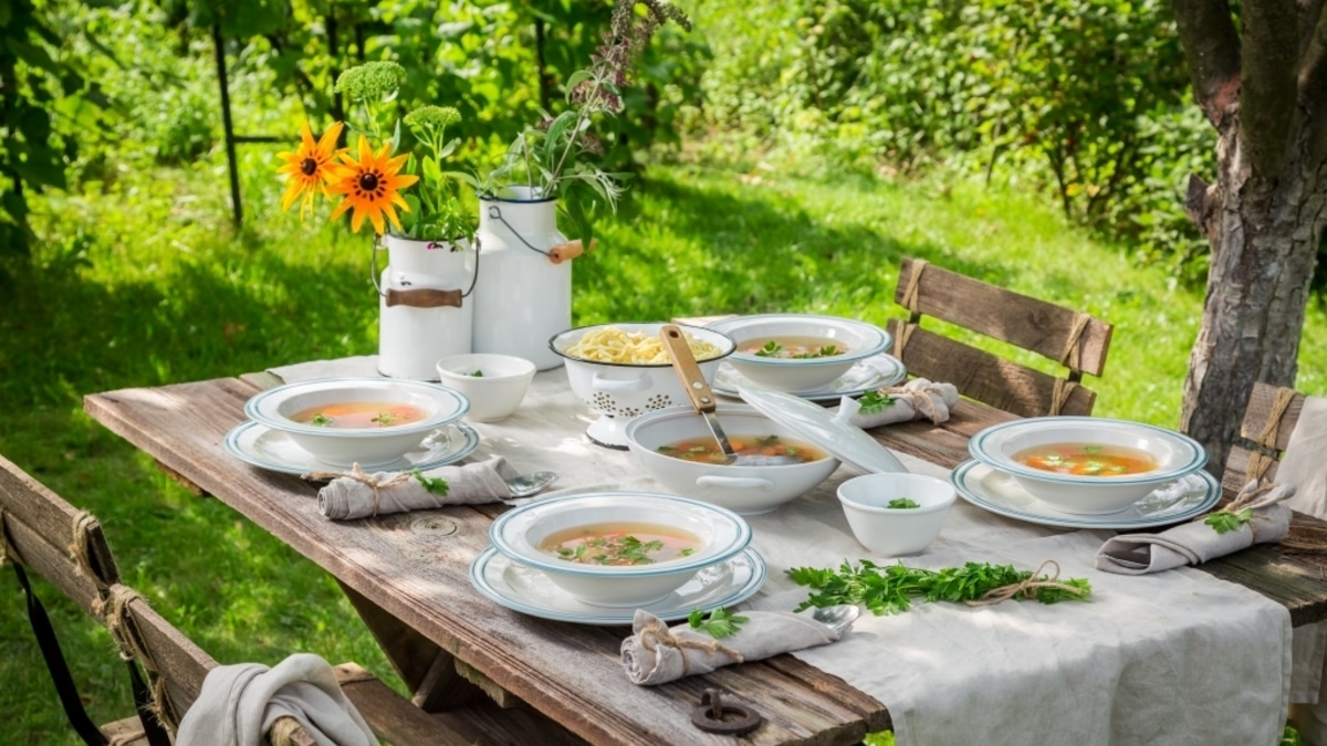 Диетолог: самые полезные летние супы