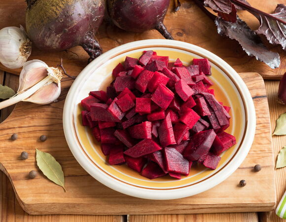 Диетолог объяснила, почему опасно разогревать свеклу в микроволновке Диетолог объяснила, почему опасно разогревать свеклу в микроволновке