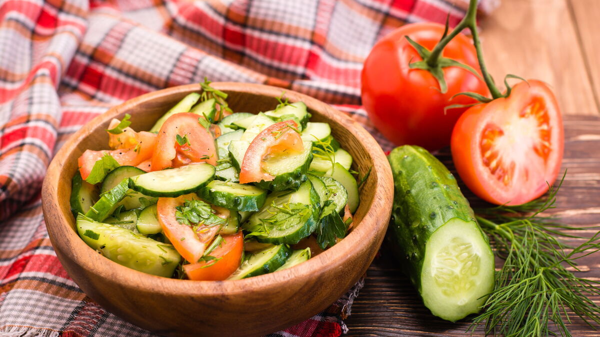 Врач рассказала о вреде самого популярного салата