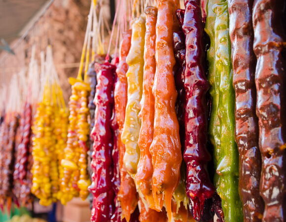 Врач рассказал, какую еду опасно покупать на пляже