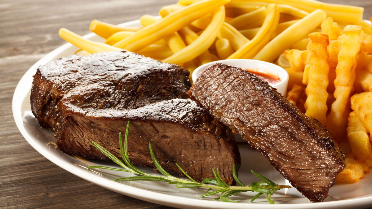 Стала известна опасность плотного позднего ужина Стала известна опасность плотного позднего ужина