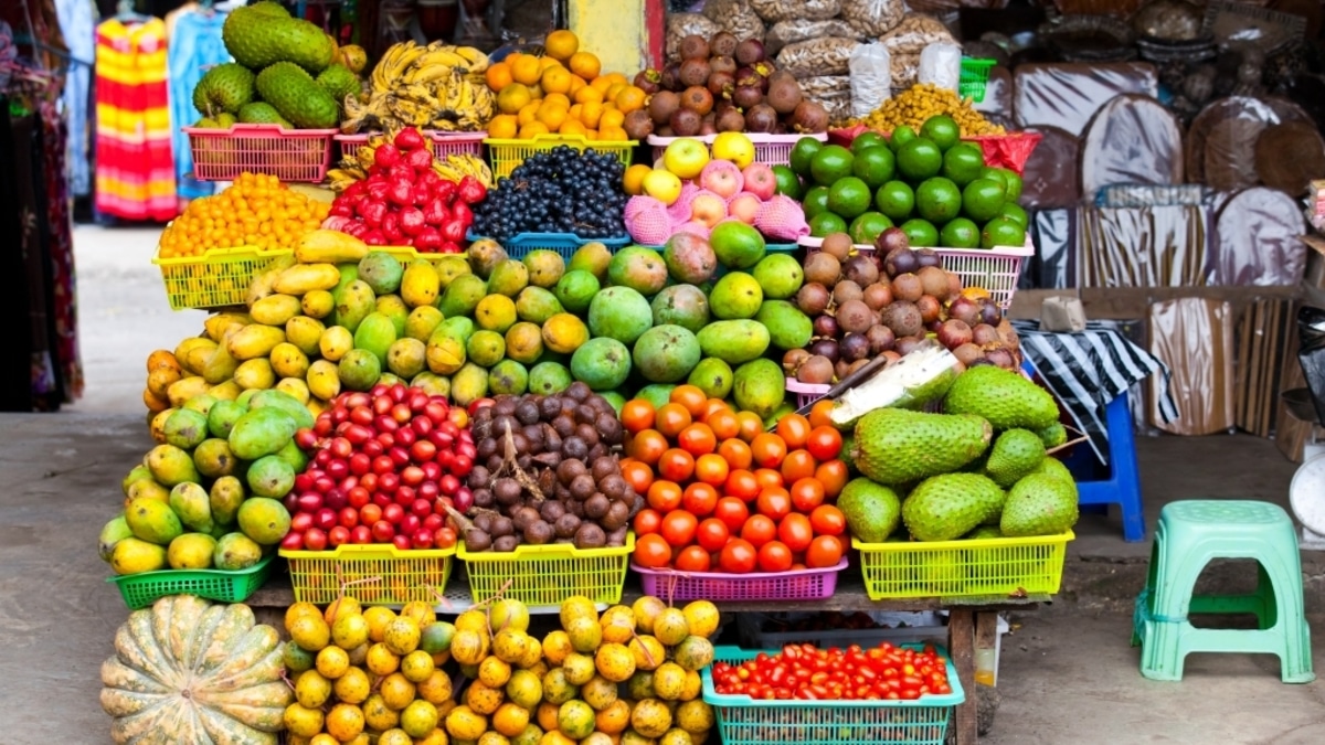 Об опасности немытых фруктов и ягод предупредила инфекционист