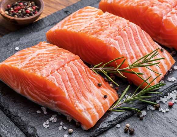 Эксперты объяснили, почему стремительно дорожает лосось