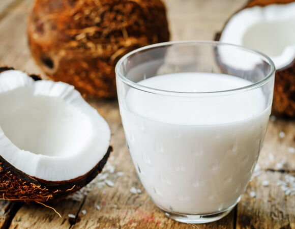 Нутрициолог назвала самое полезное растительное молоко