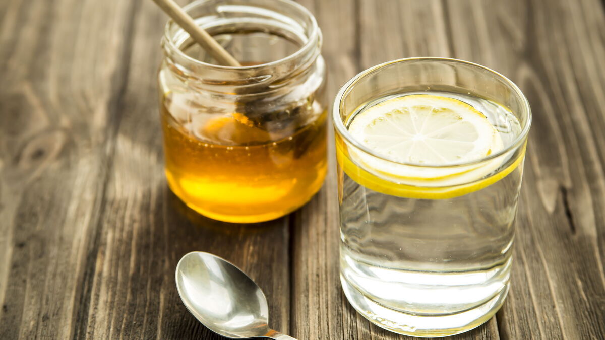 Стали известны лечебные свойства воды с медом