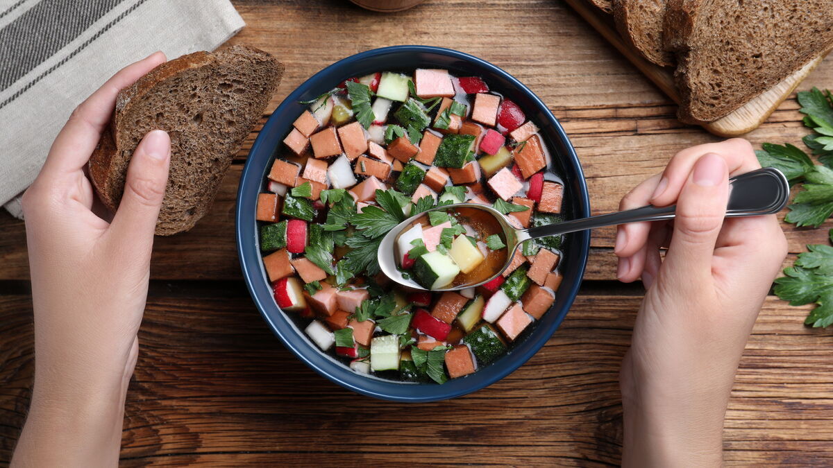 Гастроэнтеролог рассказала о скрытом вреде окрошки, кваса и шашлыка Гастроэнтеролог рассказала о скрытом вреде окрошки, кваса и шашлыка