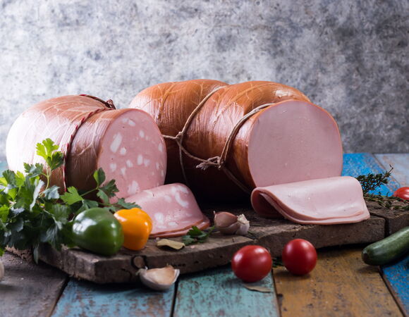 В какой еде присутствует «мясной клей», запрещенный в РФ: эксперт В какой еде присутствует «мясной клей», запрещенный в РФ: эксперт