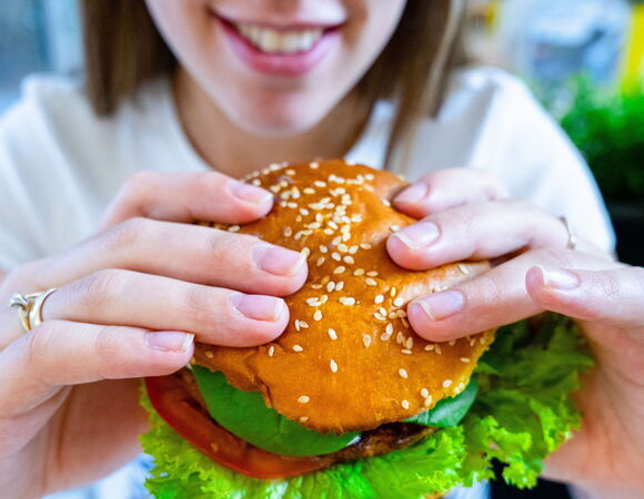 Врач рассказала, как перестать есть вредную еду Врач рассказала, как перестать есть вредную еду