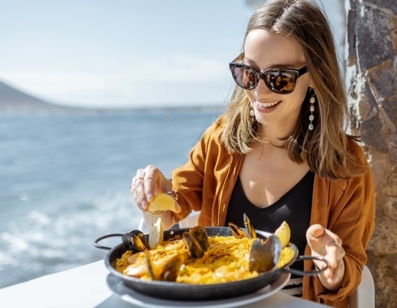 Диетолог рассказала, как питаться во время отпуска