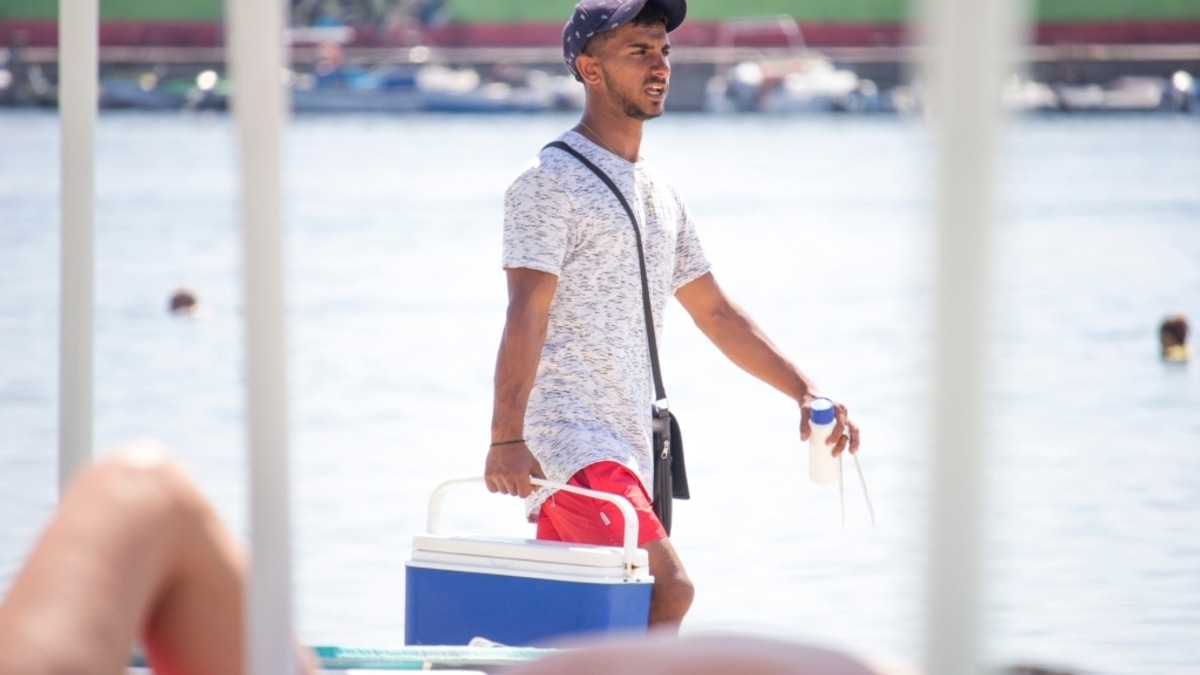 Почему лучше не покупать еду на пляже: мнение врача