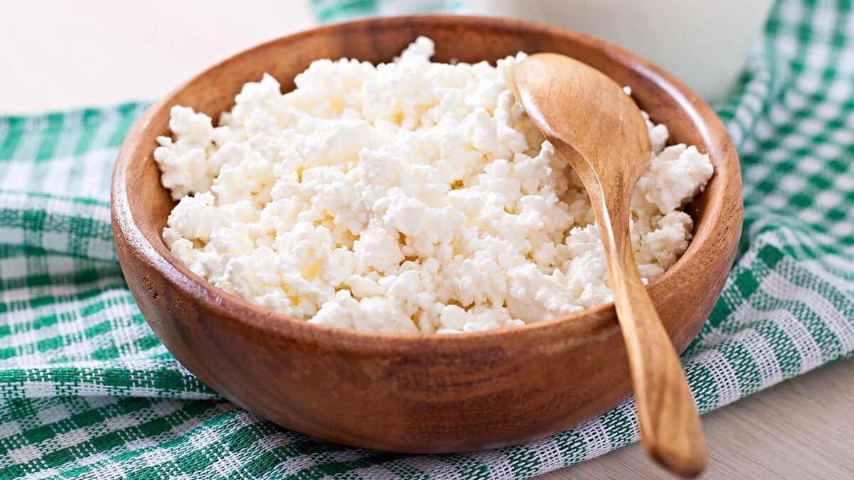 Сколько творога можно есть в сутки без вреда для здоровья: ответ диетолога