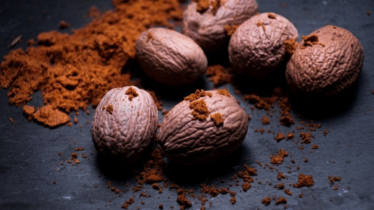 Врач рассказала, чем опасен мускатный орех