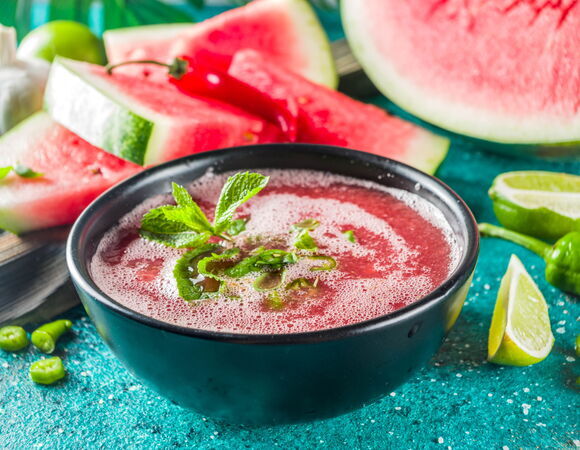 Эксперты рассказали, как приготовить 3 необычных блюда с арбузом