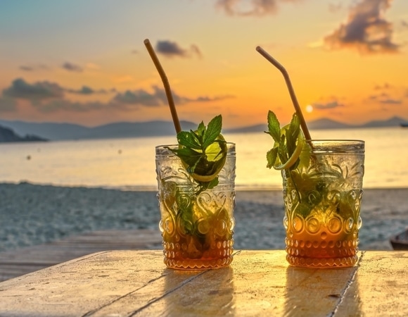 Врач перечислил главные причины отравления в отпуске