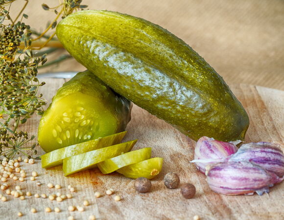 Поможет ли соленый огурец при головной боли: мнение специалиста Поможет ли соленый огурец при головной боли: мнение специалиста