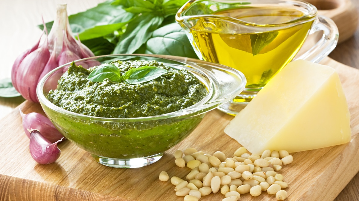 Диетолог призналась в любви к соусу песто