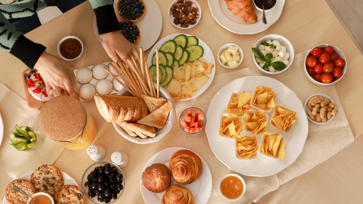 Как «шведский стол» влияет на здоровье: объясняют врачи