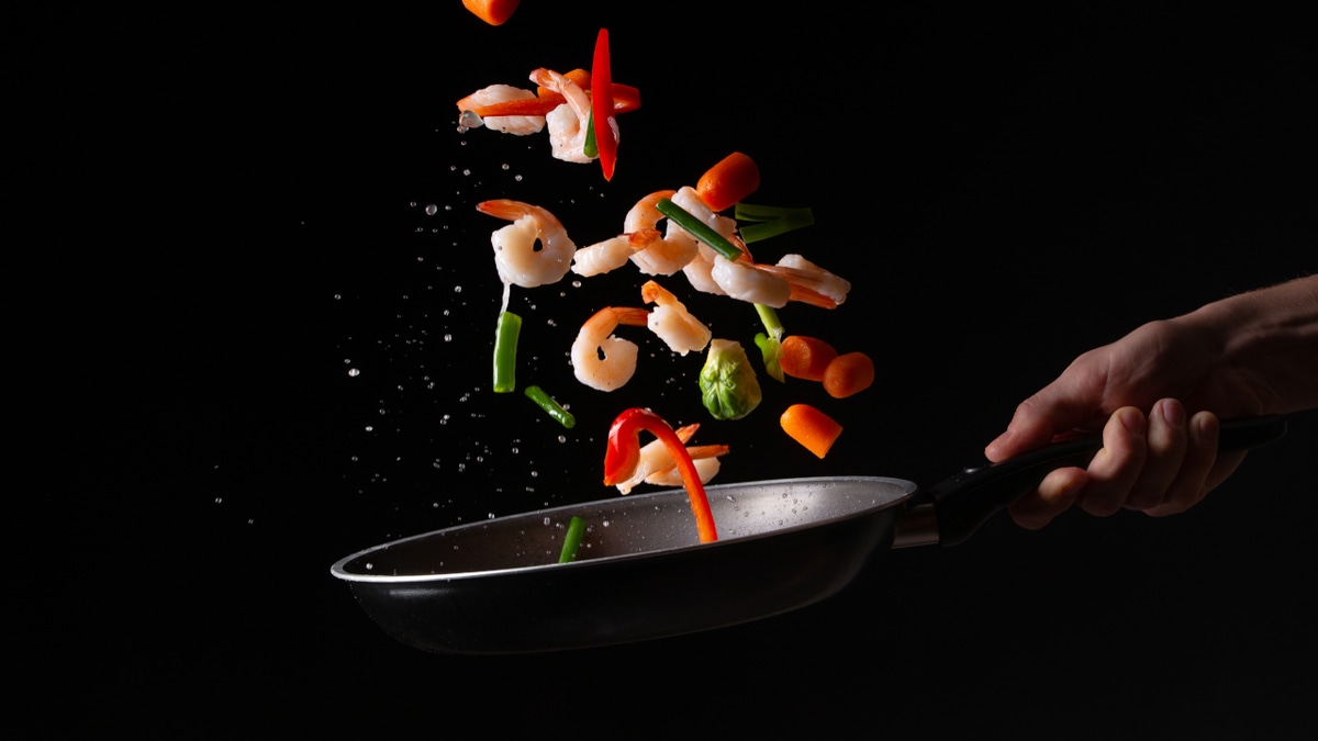 Еда против целлюлита: диетолог назвала продукты для защиты кожи