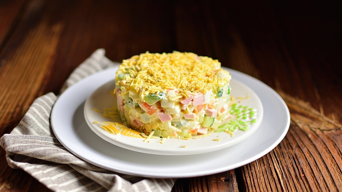 Диетолог назвала продукт, который нельзя добавлять в салаты