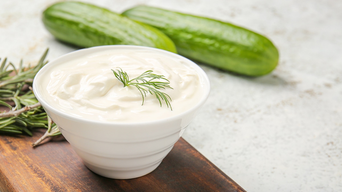 Врач рассказала о неожиданном свойстве сметаны