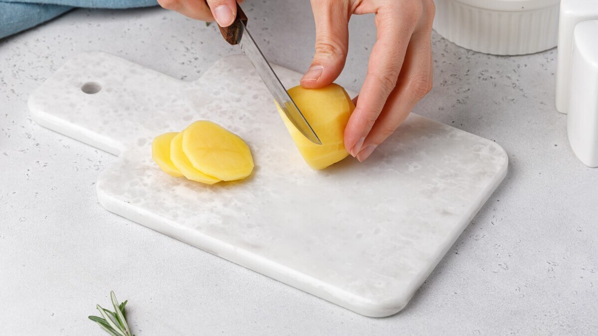 Какой картофель полезнее: отварной или из микроволновки? Ответит диетолог