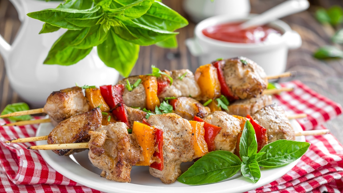 Врач рассказал, как выбрать лучшее нежирное мясо для шашлыка