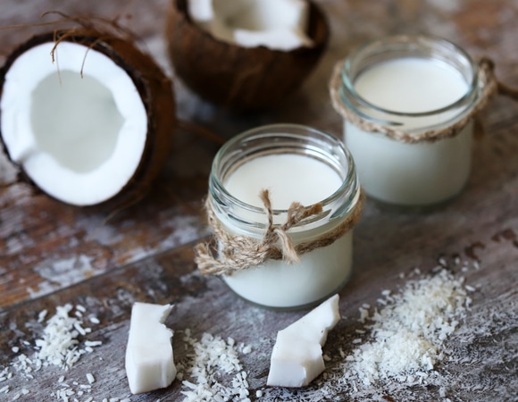 Врач рассказала, кому стоит заменить коровье молоко на растительное