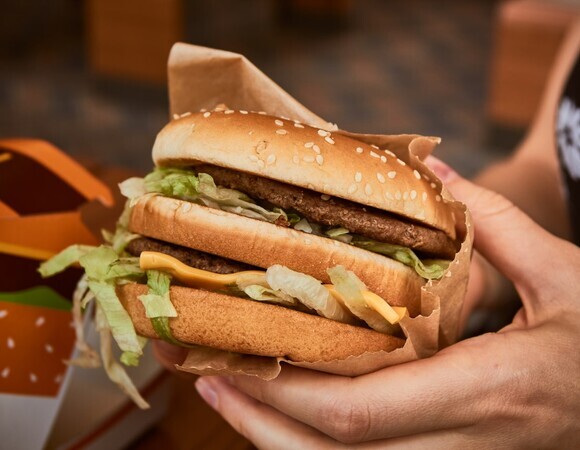 С ароматом «Биг Мака»: мужчины Австрии могут пахнуть дешевым бургером