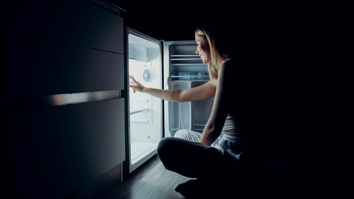Что все-таки можно съесть на ночь? Отвечает диетолог
