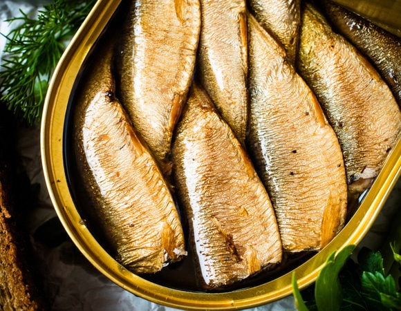 Эксперт объяснил, кому не стоит есть рыбные консервы