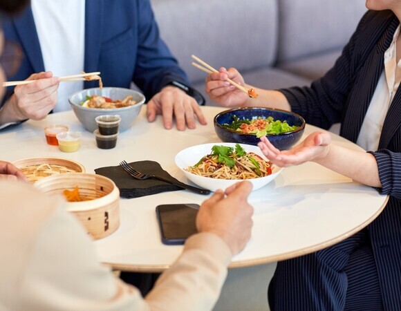Как составить идеальный бизнес-ланч: советы дал диетолог