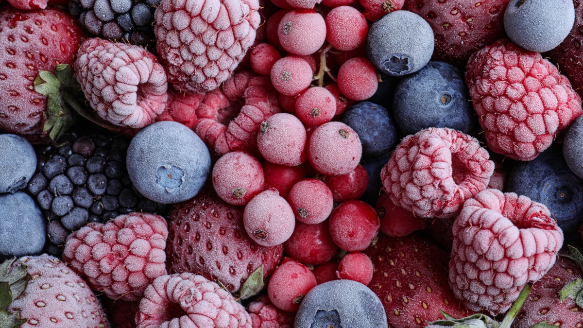 Диетолог назвала главную ошибку при заморозке ягод