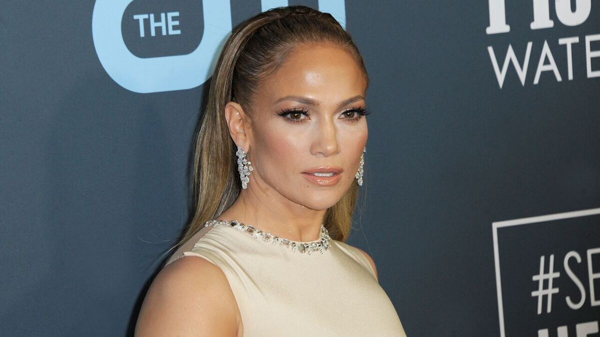 «Джей-тесто» и другие слабости 53-летней стройной Дженифер Лопес