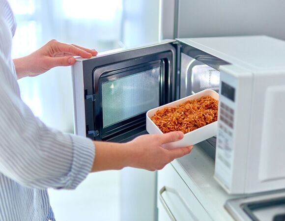 Что будет, если разогреть в микроволновке яйца или картофельное пюре Что будет, если разогреть в микроволновке яйца или картофельное пюре