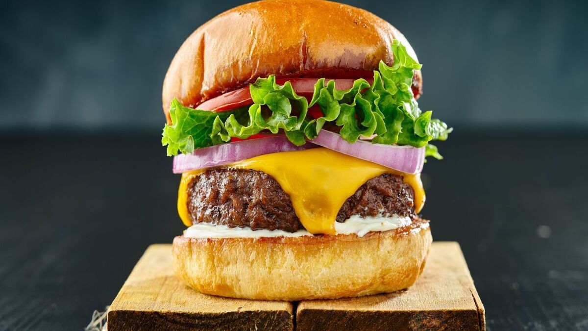 «Чертовски великолепно»: реакция 86-летнего американца на первый в его жизни бургер (фото)