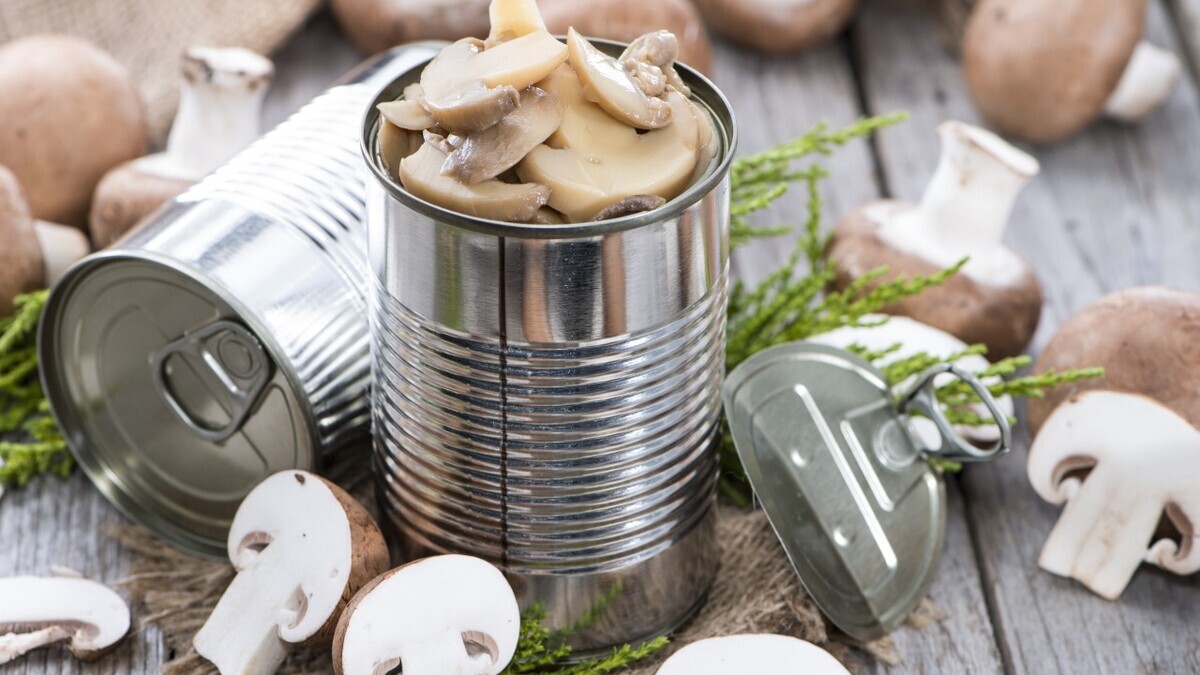 Нейротоксин: врач предупредила о смертельной опасности консервированных грибов