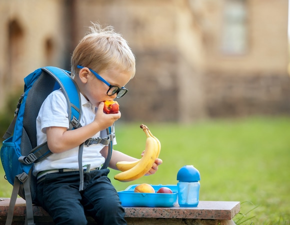 Ошибки родителей: врач объяснила, почему школьники обожают вредные перекусы