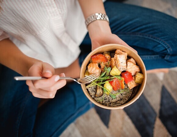 Как в детском саду: когда есть, чтобы вечером не тянуло к холодильнику