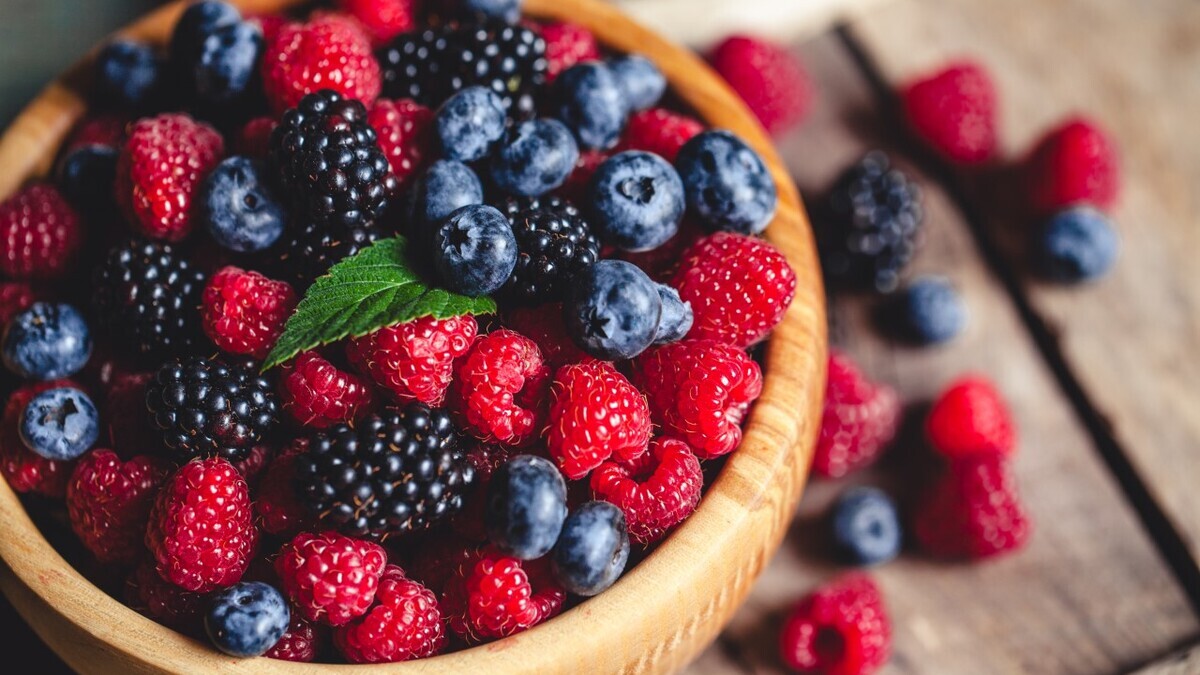 Смотрим на цвет: диетолог назвала ягоды, воюющие с онкологией