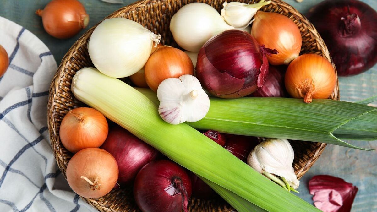 Что будет, если при ОРВИ активно есть лук и чеснок