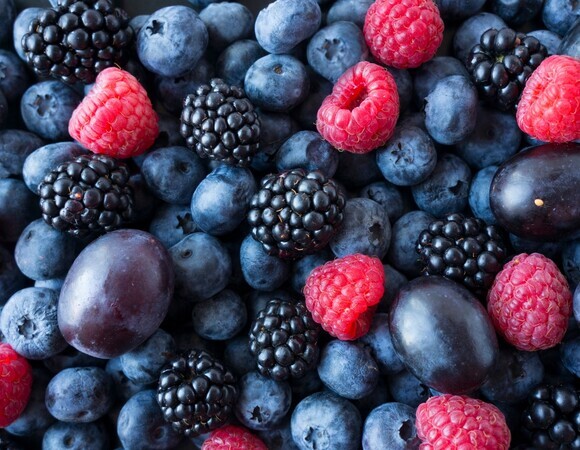 Хвостики, помятости и матовый налет: как правильно выбирать ягоды в магазине