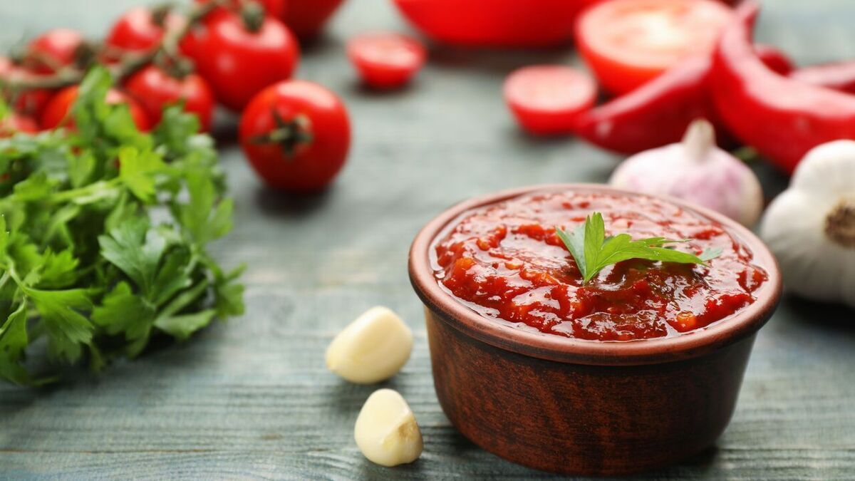 Есть и польза, и вред: кому нельзя есть аджику Есть и польза, и вред: кому нельзя есть аджику