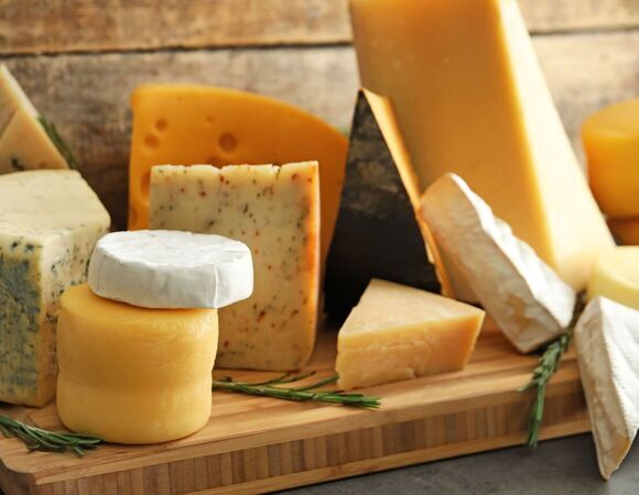 Диетолог выбрал самый полезный сыр: не пармезан Диетолог выбрал самый полезный сыр: не пармезан
