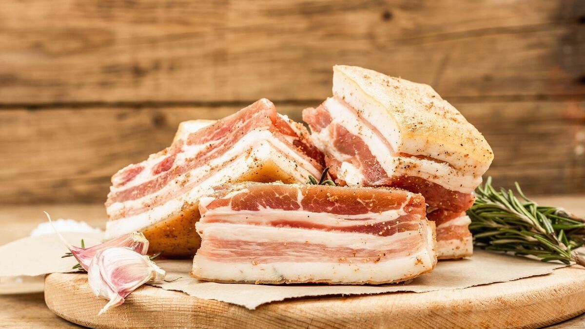 Что будет, если съедать кусочек сала на голодный желудок